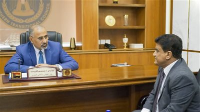 اليمن.. الزُبيدي يشيد بالجهود الكبيرة التي تبذلها وزارة النفط للحفاظ على الاستقرار التمويني 