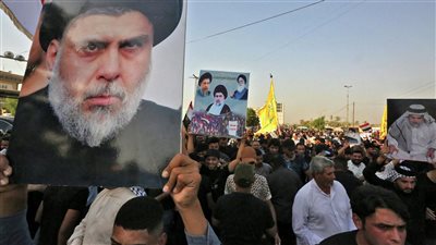 العراق.. اندلاع تظاهرات في مدينة الصدر بعد إعلان مقتدى الصدر اعتزال العمل السياسي