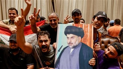 مكتب الصدر مُخاطبًا أنصاره: يمنع التدخل في الشؤون السياسية بإسم التيار الصدر 
