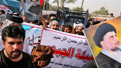 العراق.. أنصار التيار الصدري يحتشدون أمام بوابات القصر الجمهوري بالمنطقة الخضراء 