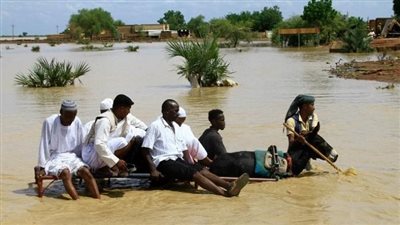 السودان.. المساعدات تصل لمتضرري السيول بالإنزال الجوي