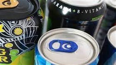 يرتبط بزيادة الوزن والصداع.. تحذيرات من مشروبات الطاقة على المراهقين