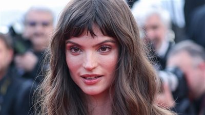 وفاة الممثلة وعارضة الأزياء الجنوب أفريقية تشارلبي دين عن عمر 32 عامًا 