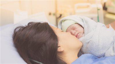 علاج الإمساك بعد القيصرية.. أسباب خمول الأمعاء وكيفية مقاومته