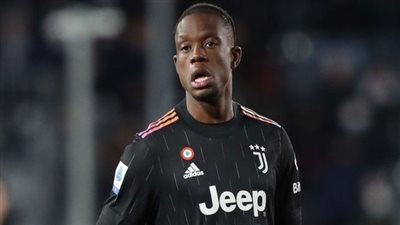 رسميًا.. تشيلسي يضم السويسري دينيس زكريا من يوفنتوس