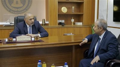 اليمن.. الزُبيدي يؤكد انفتاح بلاده على جميع الاستثمارات الأجنبية في قطاعي النفط والغاز