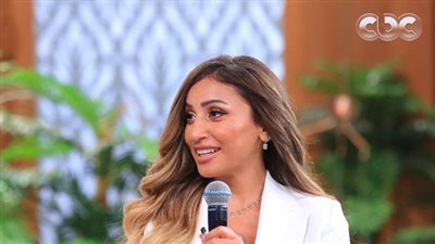 مع الإعلامية المصرية منى الشاذلي.. 