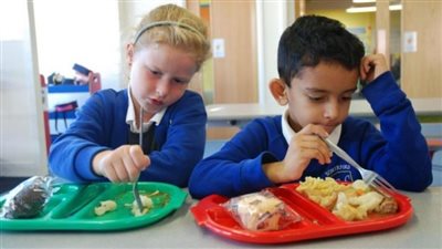 طبيب روسي: الطالب في بداية العام الدراسي يحتاج إلى مواد غذائية معينة