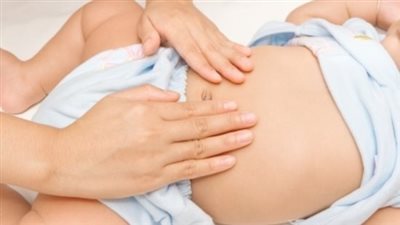علاج الإمساك بالتدليك.. خطوات العلاج بالضغط على البطن
