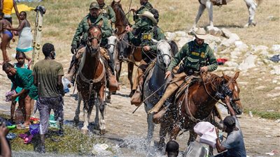 مصرع 9 مهاجرين خلال عبور نهر 