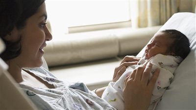 علاج الإمساك بعد الولادة الطبيعية.. 6 خطوات صحية دون تناول أدوية