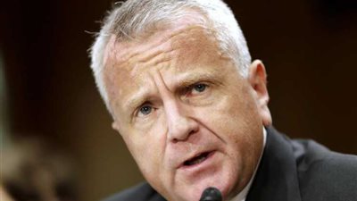 عائدا إلى بلاده.. السفير الأمريكى لدى روسيا يغادر موسكو