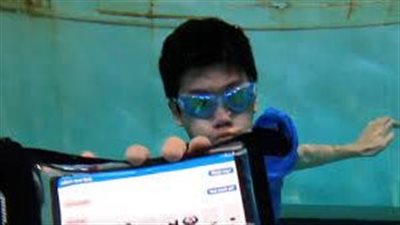 اختراع تطبيق للمراسلة تحت الماء للهواتف الذكية والساعات 