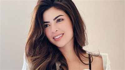 معتمدة على الميك آب الناعم... إطلالة جديدة للفنانة المصرية 