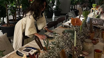 مصممة ديكور سعودية تبتكر أفكارا جديدة لترتيب مائدة الطعام