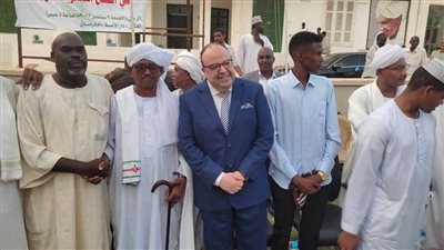 السفير المصري في الخرطوم يلتقي مجموعة من الطلبة السودانيين المستفيدين من المنح المصرية 