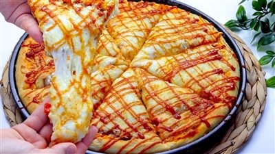 طريقة عمل البيتزا للشيف هبة أبو الخير.. عجينة دون بيض - فيديو