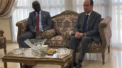 سفير مصر في جوبا يلتقي وزير السياحة والحياة البرية بجنوب السودان