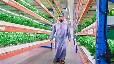 رئيس الإمارات يزور أكبر مجمع زراعي رأسي في العالم