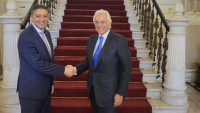 السفير المصري لدى اليونان يلتقي رئيس شركة كوبيلوزوس اليونانية 