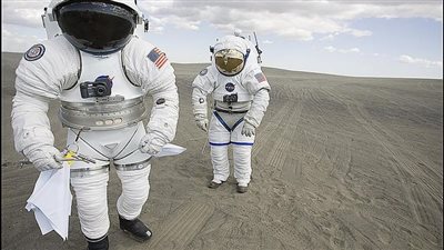 وكالة ناسا الفضائية تعلن البدء في تصميم بدلة للهبوط على القمر