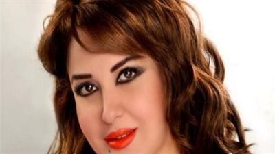 الفنانة 