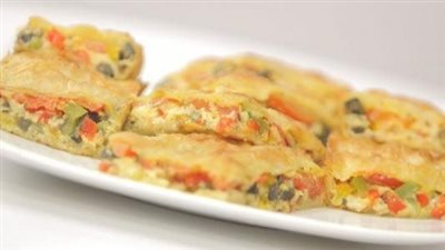 طريقة عمل البيتزا بالجلاش.. حضريها دون عجن أو تخمير   