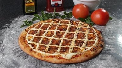 طريقة عمل البيتزا بالفراخ مثل المطاعم بصوص الرانش - فيديو     