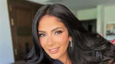  بفستان أسود أنيق.. الفنانة المصرية منى زكي تنشر مجموعة صور من جلسة تصوير جديدة