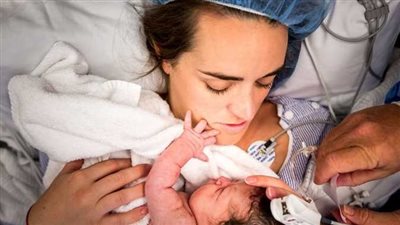 أضرار الولادة القيصرية على الجنين