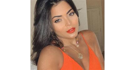 الفنانة المصرية الشابة 