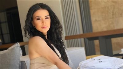  الفنانة اللبنانية الشهيرة 