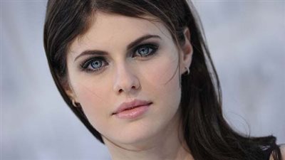 إطلالة مميزة للممثلة الأمريكية ألكسندرا داداريو (صور)