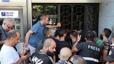 تدهور قياسي يلاحق الليرة اللبنانية أمام الدولار