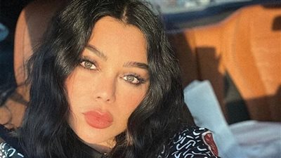 بملابس كاجوال.. النجمة اللبنانية هيفاء وهبي تشعل مواقع التواصل (صور)