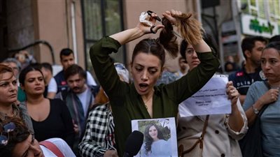 تظاهرة في إسطنبول دعما لنساء إيران بعد مقتل مهسا أميني