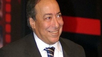 وقف الجميع وصفقوا بحرارة.. 