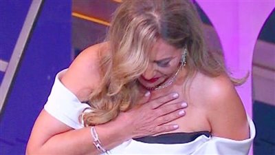 تفاحة السينما والدراما المصرية.. ليلى علوي تلفت الأنظار خلال مهرجان القاهرة للدراما (صور)