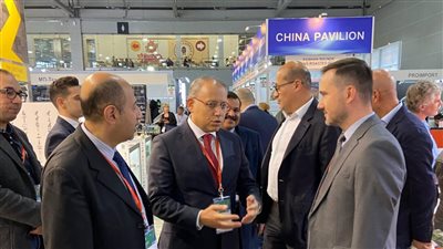 السفير المصري بموسكو يزور جناح بلاده بمعرض world food