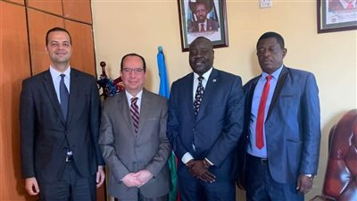 السفير المصري في جوبا يلتقي وزير الشئون الفيدرالية الجنوب سوداني