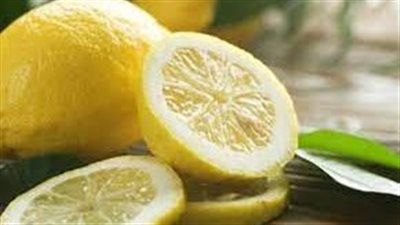 تأثير إضافة عصير الليمون على الأطعمة أو المشروبات الساخنة