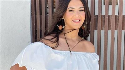  الفنانة المصرية دنيا سمير غانم تكشف عن الملصق الدعائي لأولى عروضها المسرحية