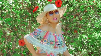 سر طريقة اختيار الفنانة نادية الجندي لإطلالاتها الأخيرة (صور)