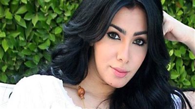  ترتدي فستانًا مكشوف الظهر.. الفنانة المصرية ميرهان حسين تشعل مواقع التواصل 