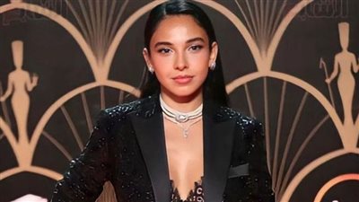 سلمى أبو ضيف تظهر في حفل توزيع جوائز مهرجان القاهرة للدارما بإطلالة رسمية جريئة