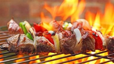 طريقة عمل كباب الحاتي.. إليكم أسرار الشواء على الفحم