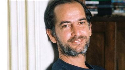 شاهد.. صور نادرة للراحل هشام سليم أثناء تصوير إحدى الفوازير إنتاج عام 1996