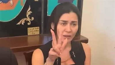  الفنانة اللبنانية نادين الراسي تعقب على شائعة وفاتها حزنًا على رحيل شقيقها 