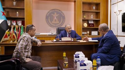 اليمن.. الزُبيدي يتسلّم تقريرا تفصيليا عن عمل اللجنة الوزارية للإصلاحات المالية والنقدية والمصرفية