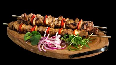 طريقة عمل الكباب على الفحم للشيف شربيني.. تعرفي على أسرار التتبيلة